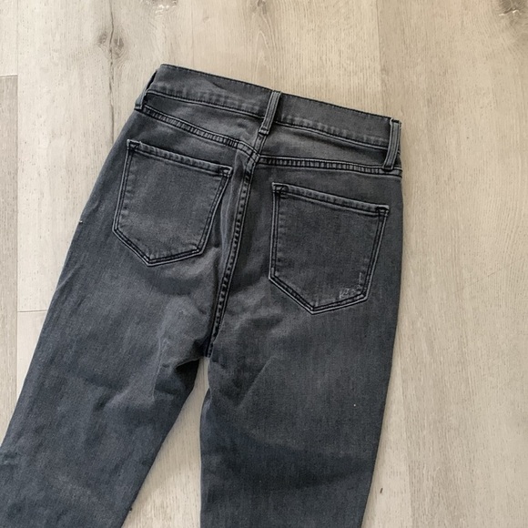 Old Navy Flare Ankle Jeans Size 2 black Wash cropped distressed - Picture 9 of 10